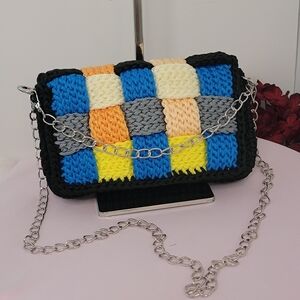 NWOT Unique Wooven Shoulder/ Crossbody Bag /Detachable Chain